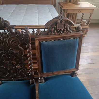 In Monsieur's bedroom
Reunion of three chairs...