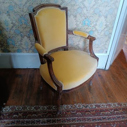 In the library / in the boudoir
Gendarme-cap...