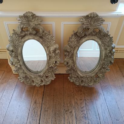 In the hallway/pallier leading to the bedrooms
Pair...