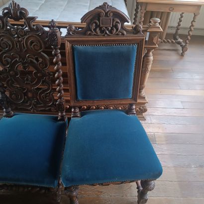 In Monsieur's bedroom
Reunion of three chairs...