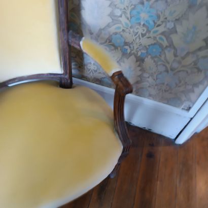 In the library / in the boudoir
Gendarme-cap...