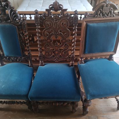 In Monsieur's bedroom
Reunion of three chairs...