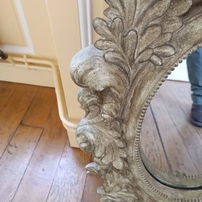 In the hallway/pallier leading to the bedrooms
Pair...