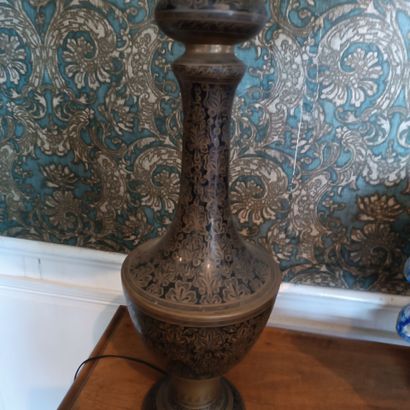 In Monsieur's bedroom
Table lamp in black...