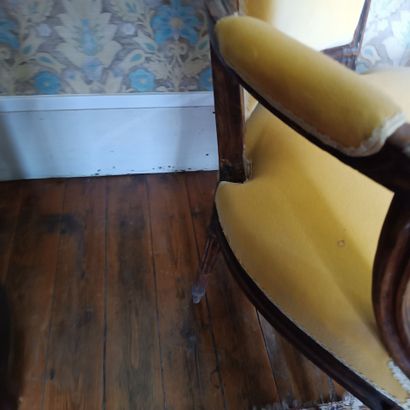 In the library / in the boudoir
Gendarme-cap...