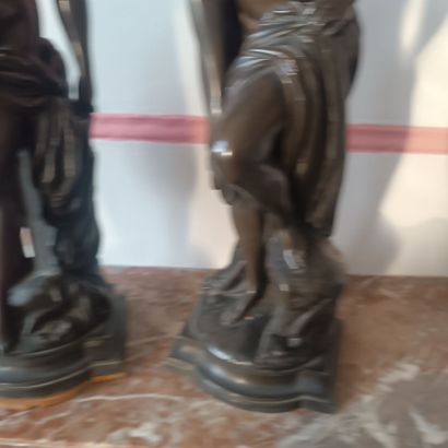 Dans le salon rose et blanc
Pair of regule...