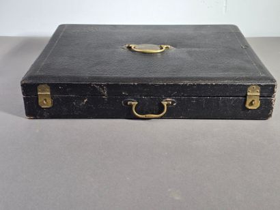 Coffret de ménagère, à poignées en laiton...