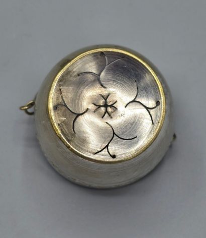Set of 2 silver-plated tea-pass holders,...