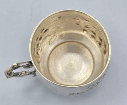 CASTEL.

Tasse et sa soucoupe en métal argenté...