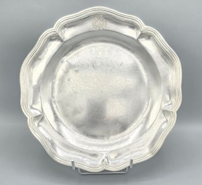 PARIS 1767 
Plat rond / Assiette en argent...