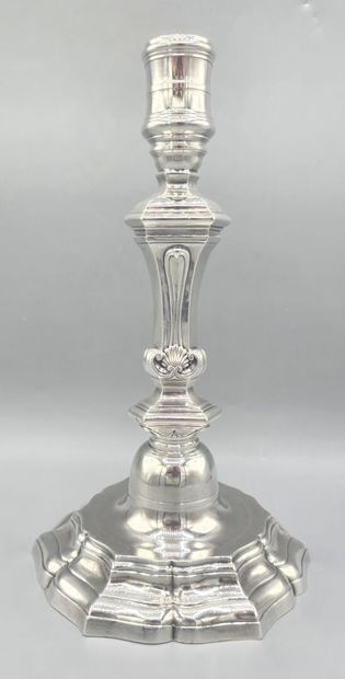 MONTPELLIER, 1766
Flambeau en argent.
Binet...