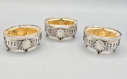 Trio de salières de style Louis XVI en argent...