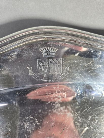 Large oval silver plated dish of filets contours...