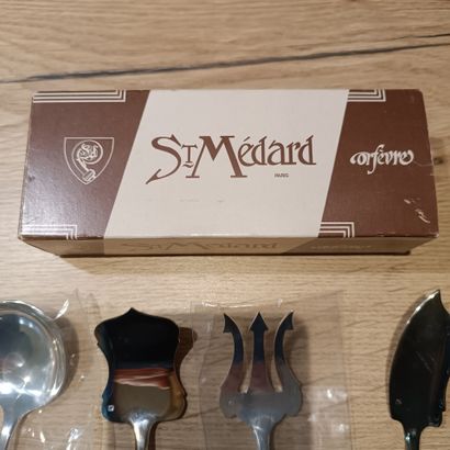 Orfèvrerie SAINT MEDARD.
Service à hors d'oeuvre...