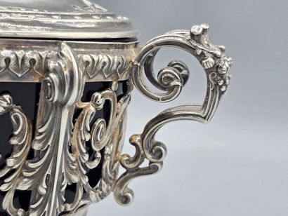 Sucrier et couvercle en argent, à décor ajouré...