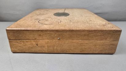 Coffret de ménagère en bois à poignée laiton...