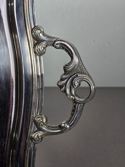 Rectangular top in a filets contour design.
Handles...