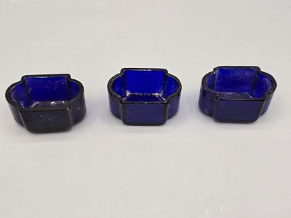 Set of 18 crystal oiler interiors: 8 blue...