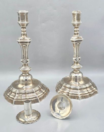 LILLE (vers 1774-1778)
Paire de flambeaux...
