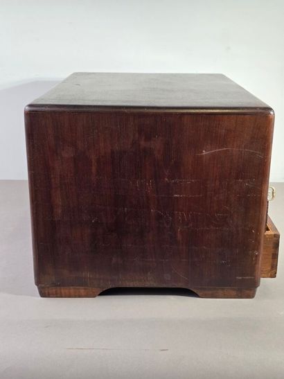 Grand coffret de ménagère en bois reposant...