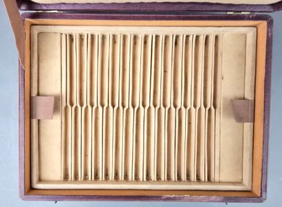 FOUQUET-LAPAR
Grand coffret pour couteaux...