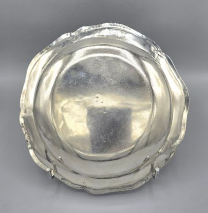TROYES 1766
Assiette en argent de forme circulaire...
