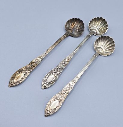 PARIS 1836-1838
Suite de trois pelles à sel...
