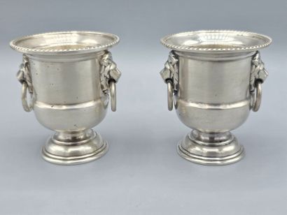 VINERS OF SHEFFIELD (ENGLAND)
Pair of silver-plated...