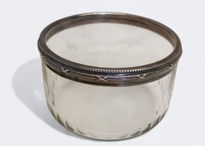 Petite coupe en cristal taille.
Monture en...