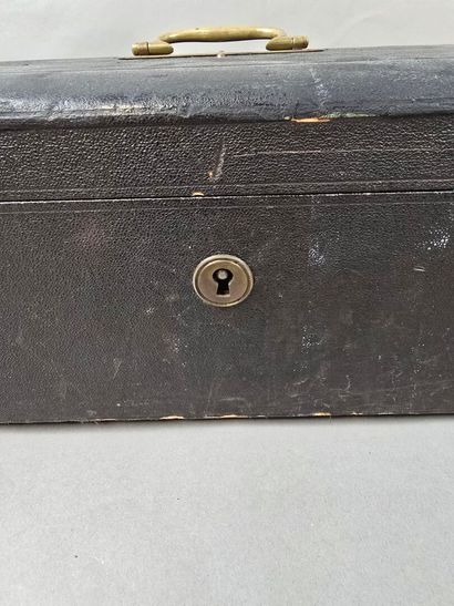 Grand coffret de ménagère en bois, au couvercle...