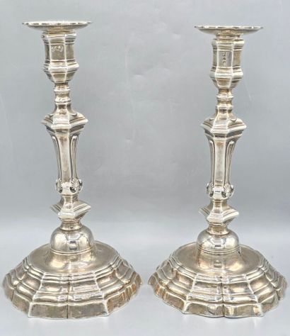 LILLE (vers 1774-1778)
Paire de flambeaux...
