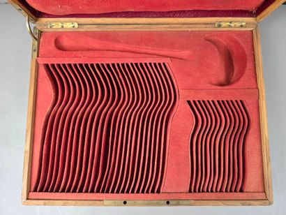 Coffret de ménagère en bois à poignée laiton...