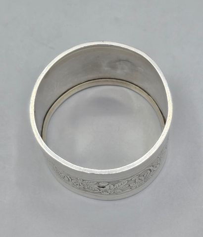 Rond de serviette en argent à décor sur tout...