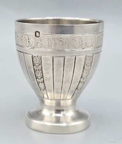 Ernest PROST.

Coquetier en argent.
Frises...