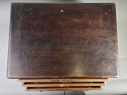 Grand coffret de ménagère en bois reposant...