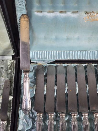 Autriche-Hongrie

Double service de couteaux...