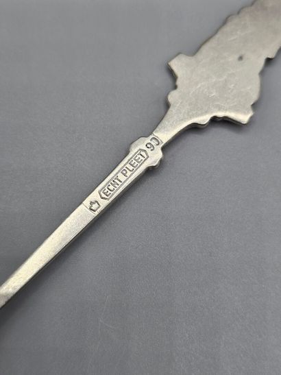 Set of 3 silver-plated metal spoons.
Spatulas...