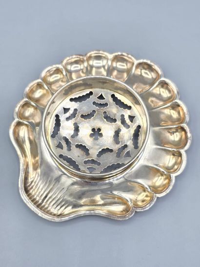 Presse-agrumes en métal argenté
H. :3 cm
Long....