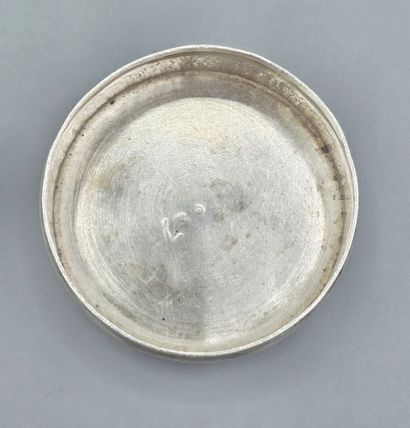 CHINE ou INDOCHINE
Boite circulaire en argent....