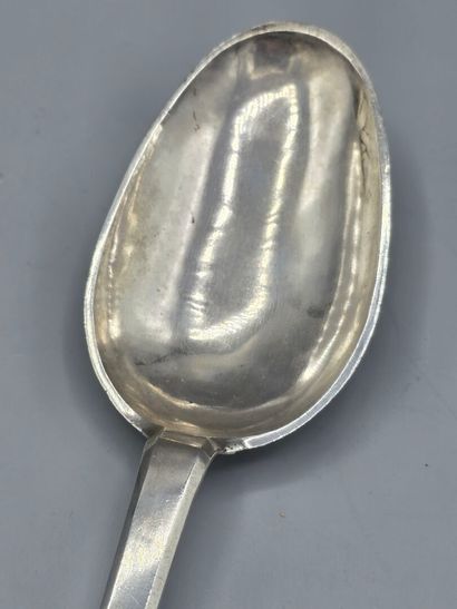 POITIERS 1735
Grande et rare cuillère à pot...