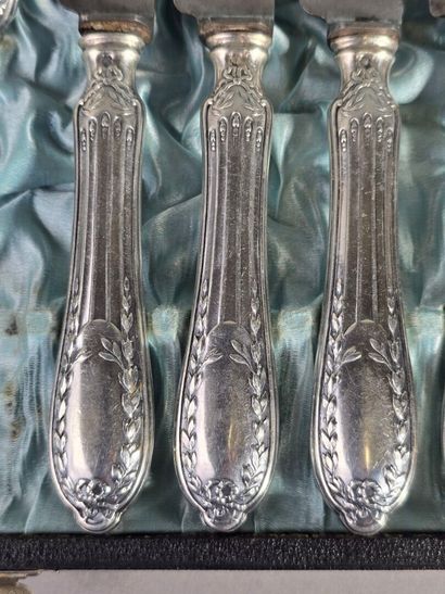 Autriche-Hongrie

Double service de couteaux...