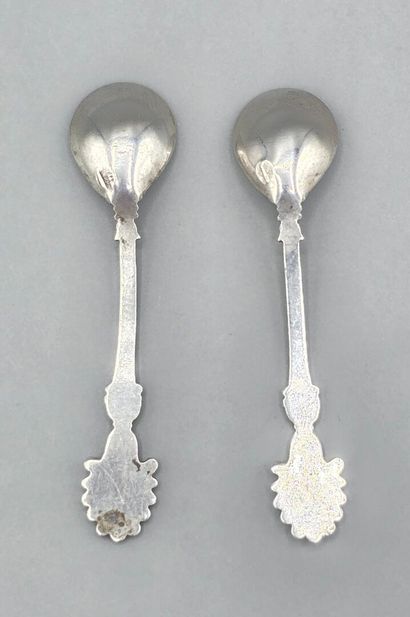 VAGUER.

Paire de pelles à sel en argent...