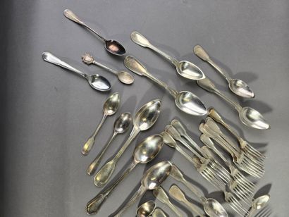 Loose set of silver-plated flatware (50 pieces).

Weight:...