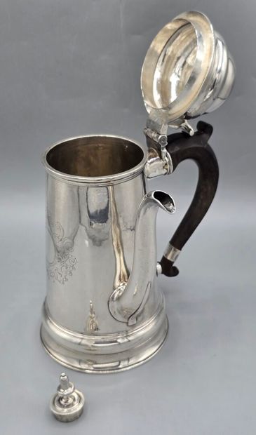 LONDRES 1706-07
Rare chocolatière en argent...