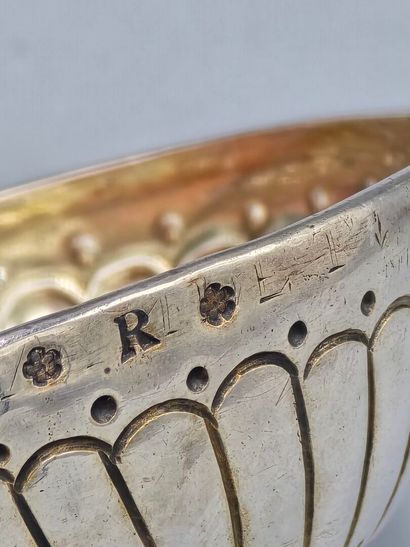 PARIS 1732-1738
Tastevin en argent de forme...