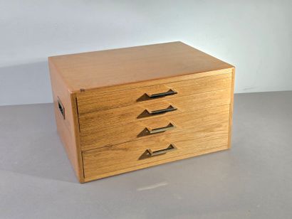 Natural wood 4-drawer chest.
H:23 cm, width:...