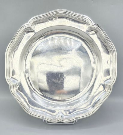 Paris 1761.

Plat en argent d'époque Louis...