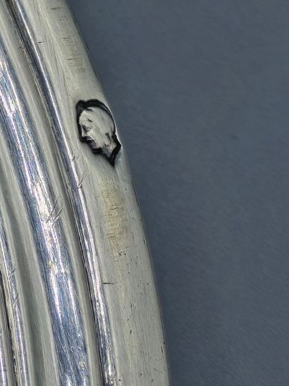 PARIS 1756
Plat rond / assiette en argent...