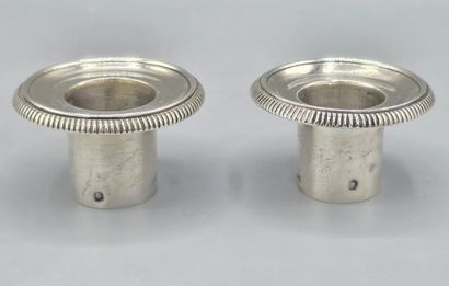 Paire de bougeoirs de toilette en argent....