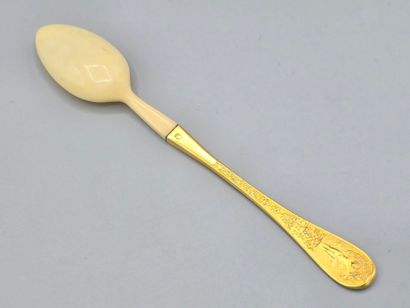 QUEILLE pour BIENNAIS. 
Cuillère à panade...